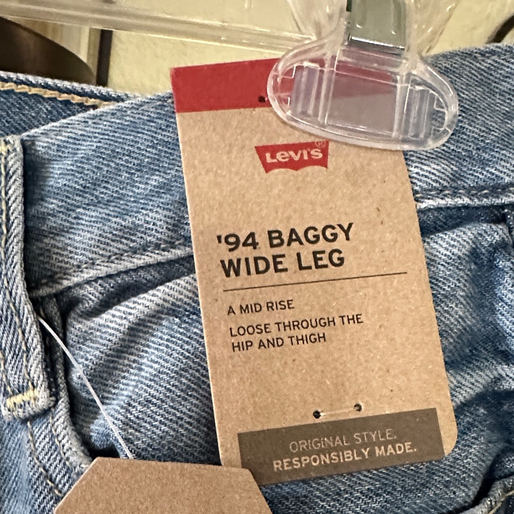 NWT Levi's Women's Sky Blue Wide Leg Jeans - Picture 7 of 9